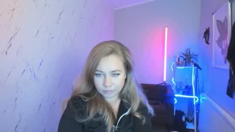 Snapshot of holly_bb95 chatting on October 16, 2025, 6:53 pm Holly online show from October 16, 2025, 6:53 pm