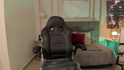 Holly Madisson online show from April 1, 2026, 12:50 pm