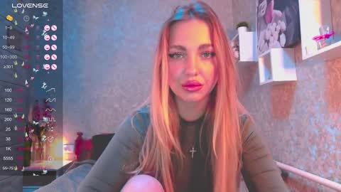 holly_molly8 online show from December 13, 2024, 4:27 pm