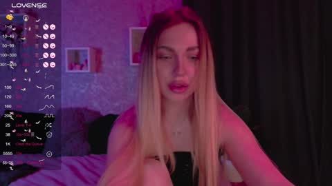 holly_molly8 online show from February 6, 2025, 11:15 pm