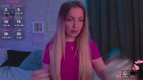 holly_molly8 online show from February 12, 2025, 7:24 pm