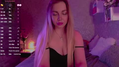 holly_molly8 online show from March 7, 2025, 6:00 pm