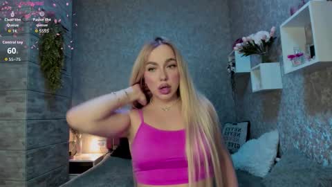 holly_molly8 online show from October 21, 2025, 8:31 pm