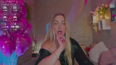 holly_molly8 online show from March 27, 2026, 6:40 pm