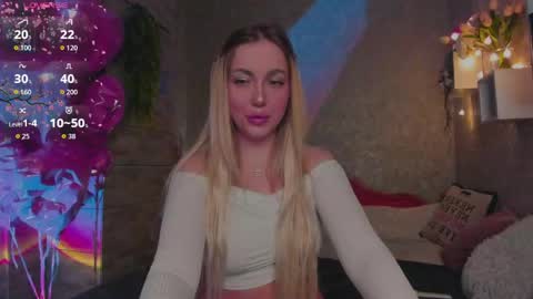 Snapshot of holly_molly8 chatting on April 25, 2026, 6:16 pm holly_molly8 online show from April 25, 2026, 6:16 pm