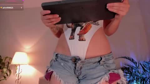 Snapshot of holly_velvett chatting on April 14, 2026, 3:12 am holly online show from April 14, 2026, 3:12 am