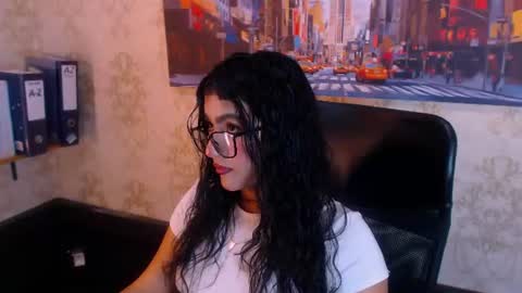 Snapshot of holly_watson_ chatting on July 16, 2026, 4:51 am Holly Wastson online show from July 16, 2026, 4:51 am