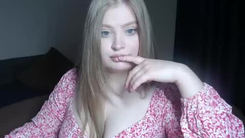 hollykira online show from May 8, 2026, 6:46 pm