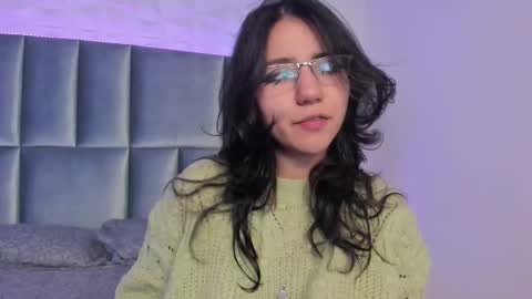 hollypeach_ online show from December 21, 2025, 2:57 pm