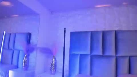 hollypeach_ online show from February 11, 2026, 8:03 pm