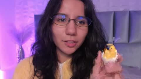 hollypeach_ online show from April 9, 2026, 7:30 pm