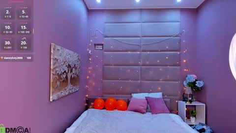 Holly online show from October 30, 2025, 8:49 am