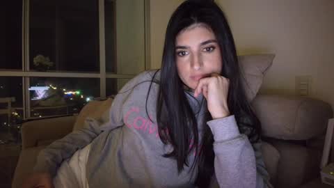 hollyshit_ online show from March 8, 2026, 2:04 am