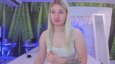 HollyTaillor online show from July 5, 2026, 5:36 am