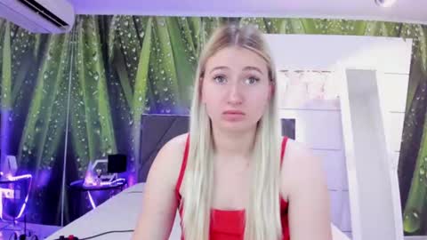 HollyTaillor online show from July 7, 2026, 5:32 am