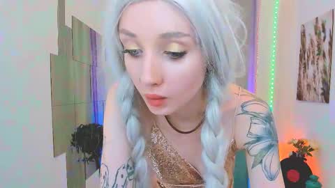 Holly online show from November 14, 2025, 8:51 pm