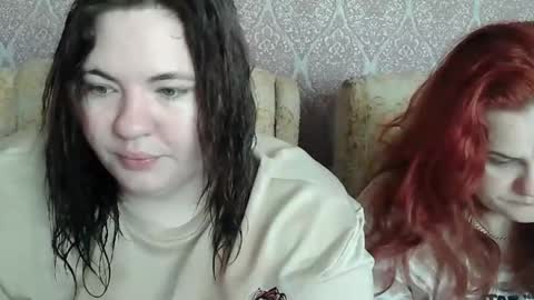 HollyXEva online show from April 4, 2026, 6:44 am