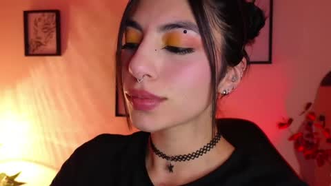 Snapshot of hollyxx_ chatting on May 6, 2026, 3:35 am holly online show from May 6, 2026, 3:35 am