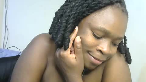 holy_ebony online show from April 5, 2026, 10:07 pm