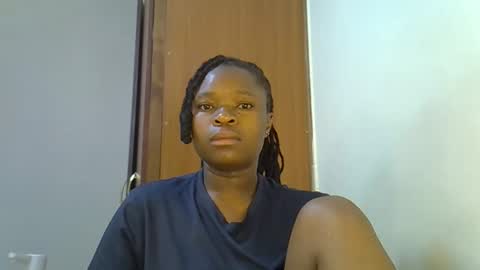 holy_ebony online show from May 18, 2026, 2:07 am