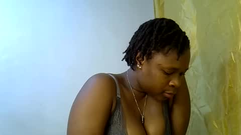 Snapshot of holy_ebony chatting on June 5, 2026, 11:43 pm holy_ebony online show from June 5, 2026, 11:43 pm