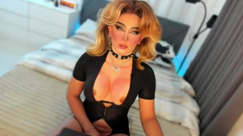 Snapshot of holy_grantqueenx chatting on June 3, 2026, 12:02 am Miss Gia online show from June 3, 2026, 12:02 am