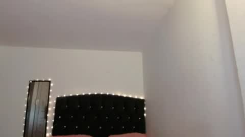 Juli online show from April 15, 2026, 2:51 am