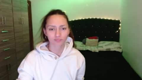 Snapshot of holy_julii chatting on June 1, 2026, 3:52 am holy_julii online show from June 1, 2026, 3:52 am