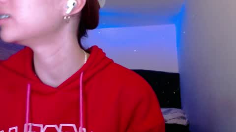 Snapshot of holy_julii chatting on June 2, 2026, 4:36 am holy_julii online show from June 2, 2026, 4:36 am