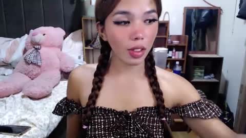 Snapshot of holy_molly1 chatting on May 2, 2026, 7:46 am holy_molly1 online show from May 2, 2026, 7:46 am