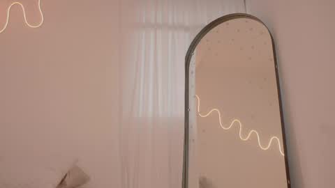 honeeeey_ online show from April 20, 2026, 11:06 pm