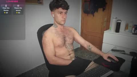 Snapshot of honestandrew chatting on August 3, 2026, 6:22 pm Andrew online show from August 3, 2026, 6:22 pm
