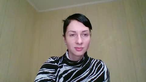 honey 777  online show from February 15, 2026, 11:52 am