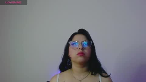 Snapshot of honey_buns_1 chatting on March 2, 2025, 9:42 am mimi online show from March 2, 2025, 9:42 am