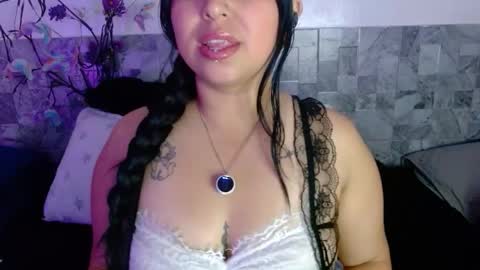 Snapshot of honey_buns_1 chatting on December 17, 2025, 11:16 am mimi online show from December 17, 2025, 11:16 am