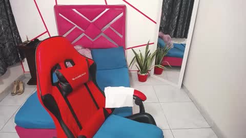 Snapshot of honey_channe chatting on September 17, 2025, 1:51 am honey_channe online show from September 17, 2025, 1:51 am