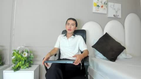 Snapshot of honey_hex_ chatting on May 11, 2026, 12:55 pm honey_hex_ online show from May 11, 2026, 12:55 pm