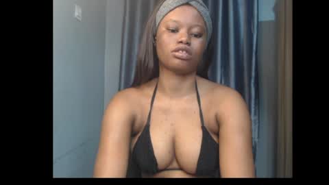 Snapshot of honey_juicydoll chatting on July 18, 2026, 7:12 am Sonia online show from July 18, 2026, 7:12 am