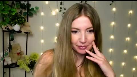 Snapshot of honey_lilly_ chatting on July 10, 2026, 7:34 am Lily online show from July 10, 2026, 7:34 am
