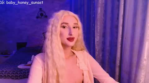 honey_sunset online show from February 23, 2026, 7:44 pm