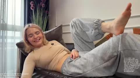 Jenyanew vid how I squirt in forest in bio online show from April 17, 2026, 9:01 am