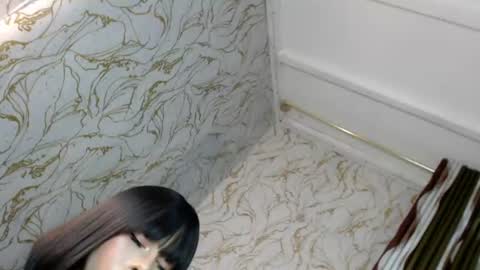 honey_swellens online show from June 26, 2026, 3:49 pm