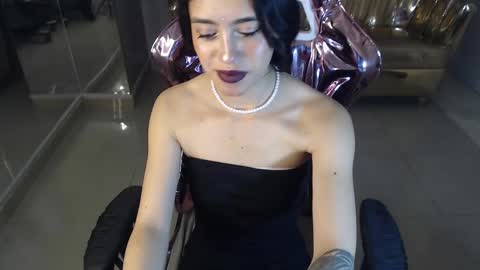 HONEY  online show from February 12, 2025, 1:27 pm