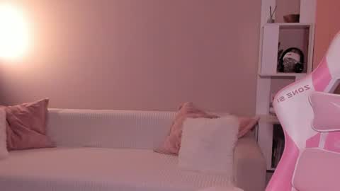 honeyautumn online show from July 23, 2026, 6:28 pm