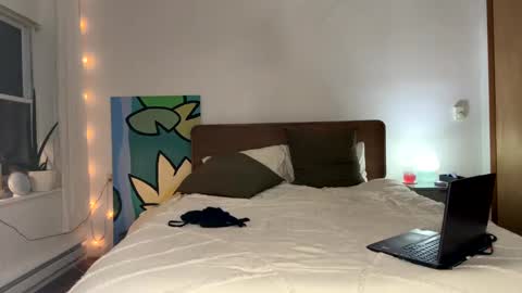 honeybbxx online show from February 17, 2025, 2:09 am