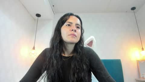 Snapshot of honeybuu_ chatting on July 9, 2026, 1:04 pm Emily online show from July 9, 2026, 1:04 pm