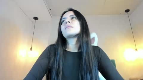 Snapshot of honeybuu_ chatting on July 22, 2026, 2:20 pm Emily online show from July 22, 2026, 2:20 pm