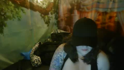 Snapshot of honeychambers chatting on November 13, 2025, 3:38 am honeychambers online show from November 13, 2025, 3:38 am