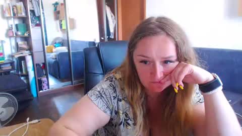 Snapshot of honeydewmolly chatting on July 17, 2026, 11:06 am HoneydewMolly online show from July 17, 2026, 11:06 am