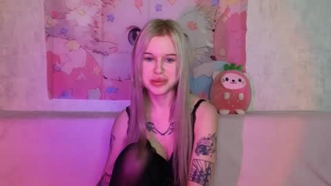 Snapshot of honeygold__ chatting on December 3, 2025, 5:15 am Lisa online show from December 3, 2025, 5:15 am